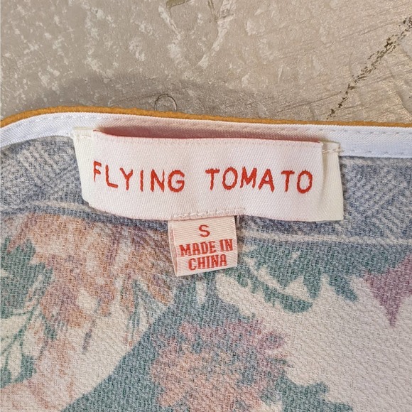 Flying Tomato Cross Front Floral Blouse with Bell Sleeves Size Small - Picture 6 of 8